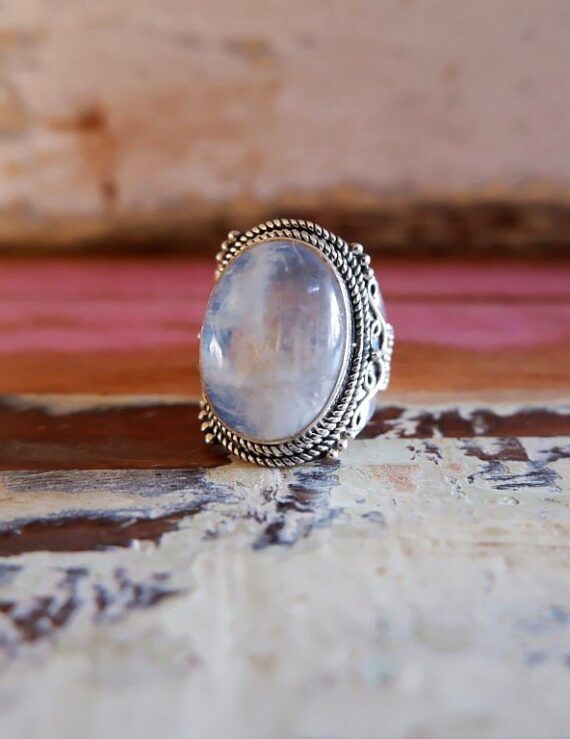 Grote zilveren ring met Maansteen