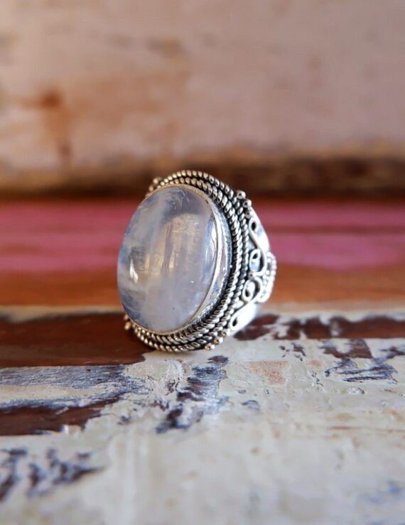 Grote zilveren ring met Maansteen