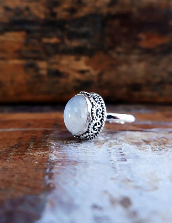 Zilveren ring met Maansteen uit India