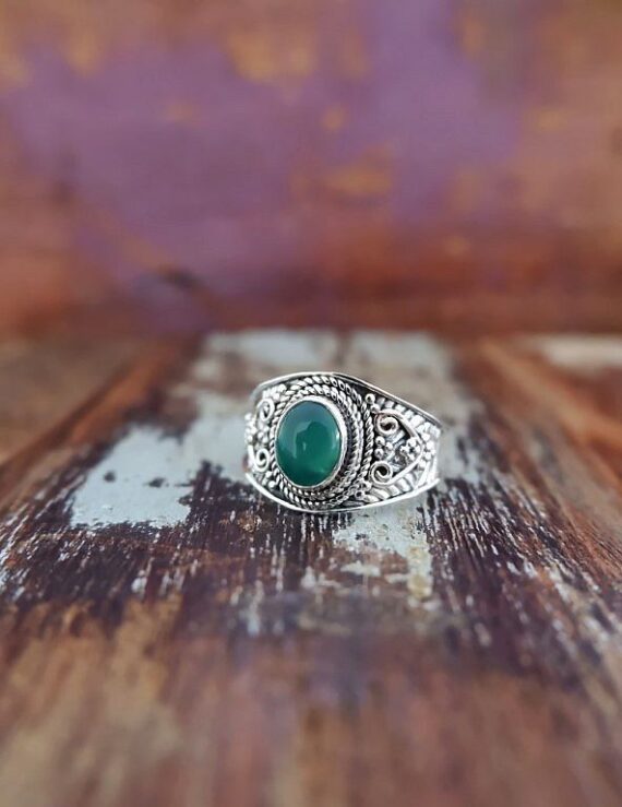 Zilveren ring met groen Chalcedoon