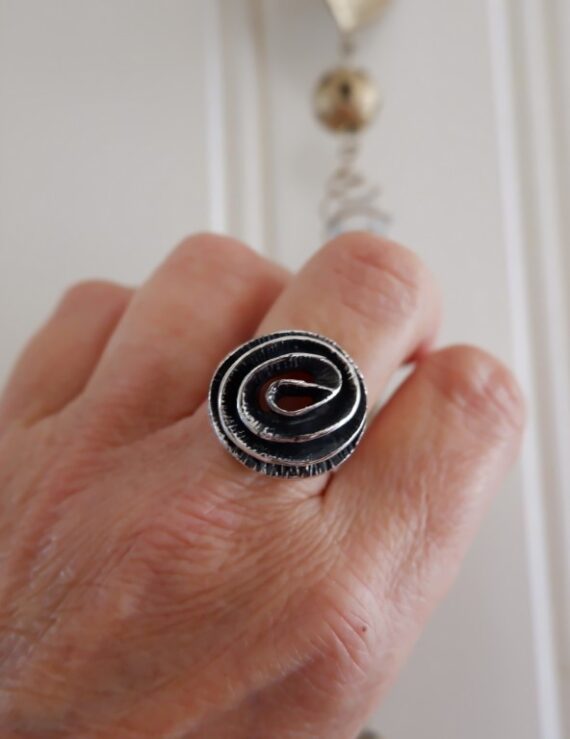 Zilveren ring met bloemknop