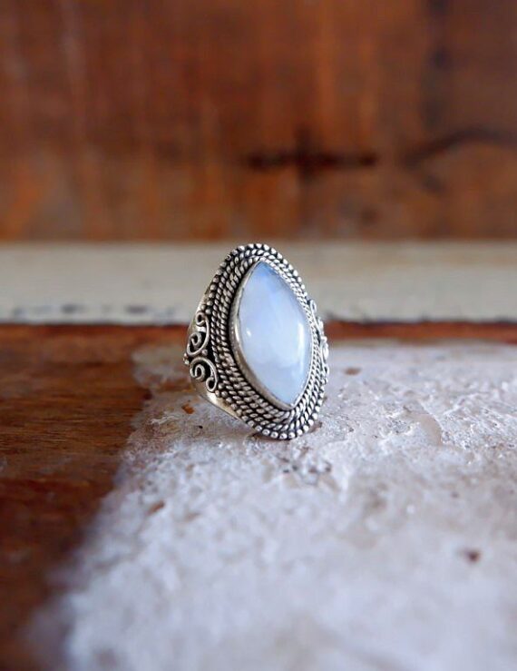 Zilveren ring met Maansteen