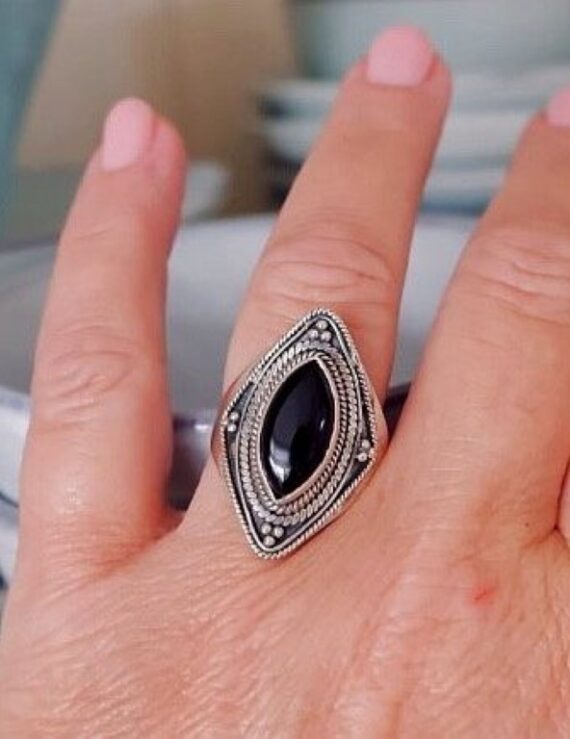 Zilveren ring met Onyx natuursteen