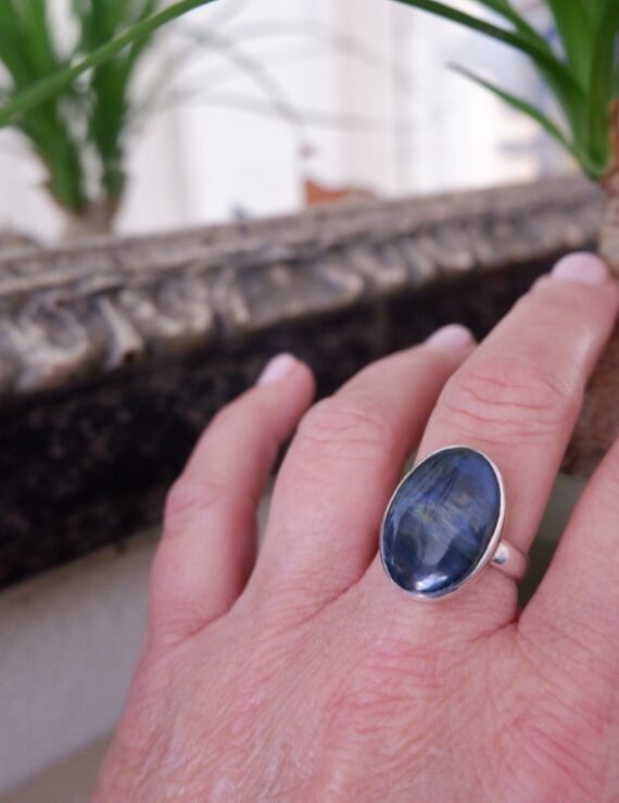 Zilveren ring met een Pietersiet steen