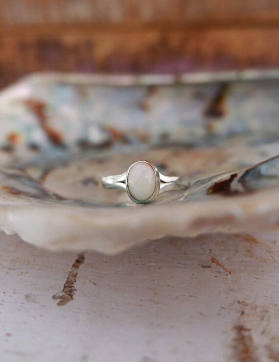 Zilveren ring met Opaal
