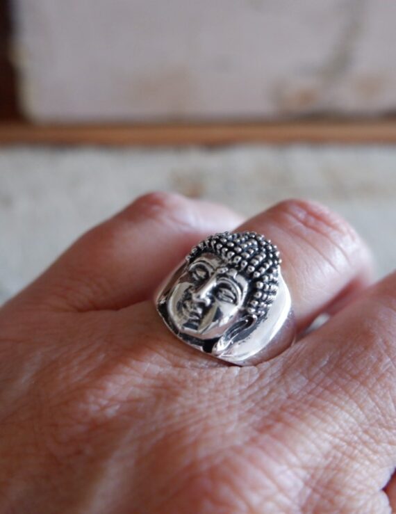 Zilveren ring met Boeddha
