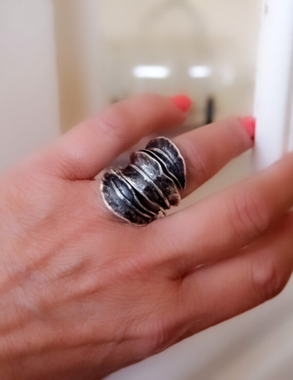 Moderne zilveren ring