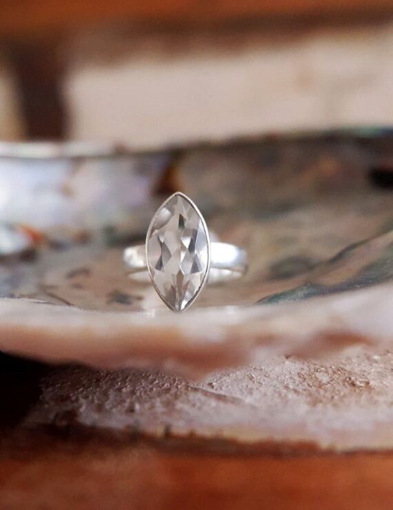Zilveren ring met Bergkristal