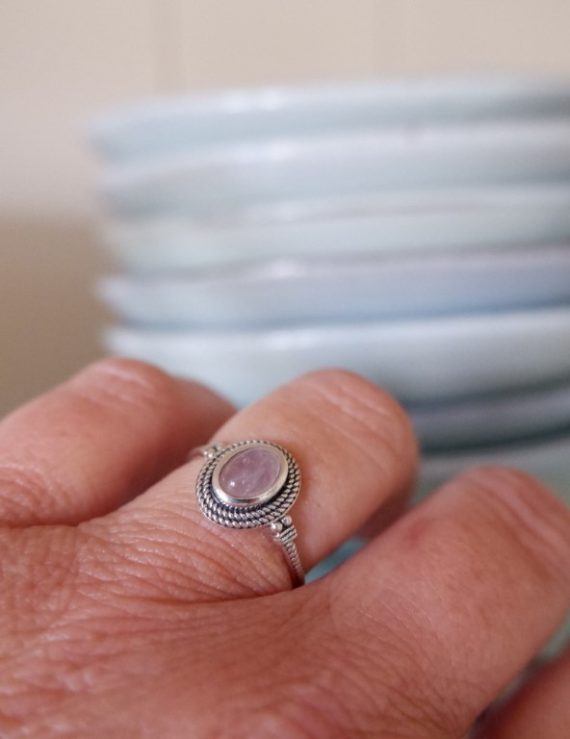 Kleine zilveren ring met Rozenkwarts