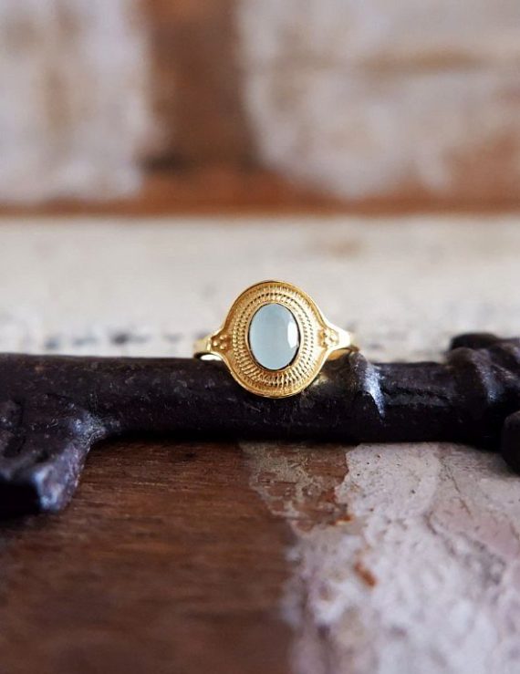 Gouden ring met Chalcedoon